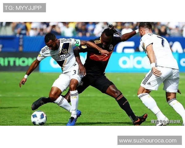 美国足球明星因场外争执引发打斗事件引发广泛关注与讨论