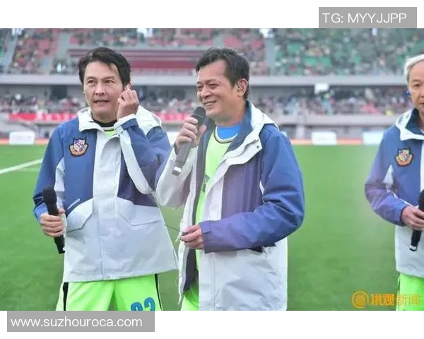 足球场上的王者风范霸气足球明星震撼出场引发全场欢呼 足球场上的王者风范霸气足球明星震撼出场引发全场欢呼