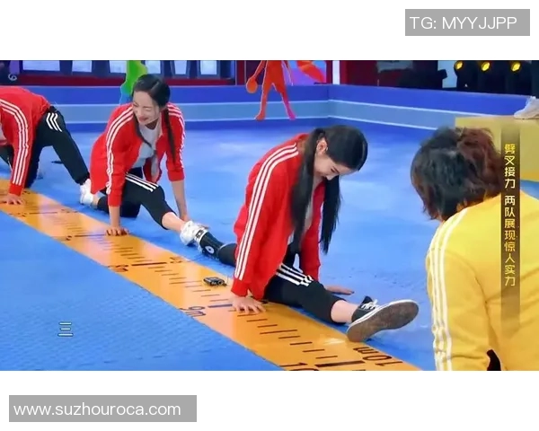 足球明星挑战极限踢木板赛场展现惊人技巧与团队默契